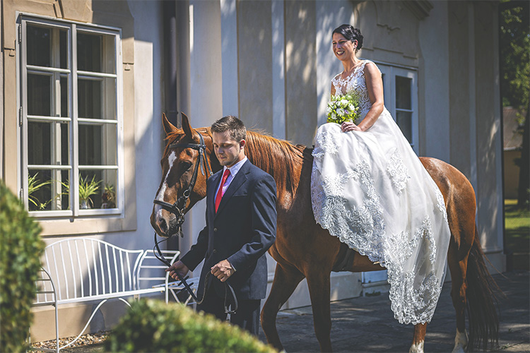 svatba_prijezd_na_koni